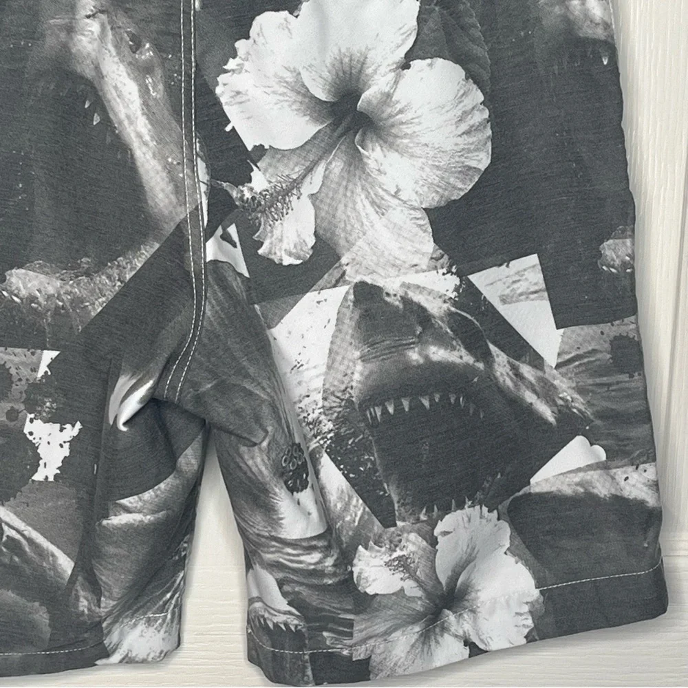 Billabong Men’s Flat Front Shorts Size 34 Gray White Shark Floral Print Pockets
